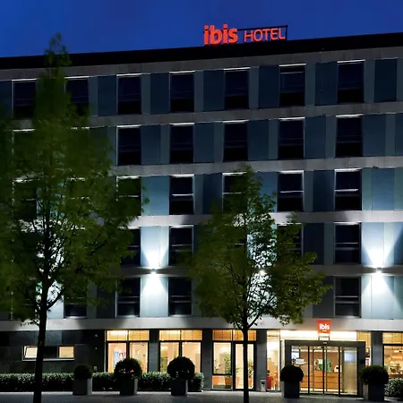 מלון Ibis Messe 3*
