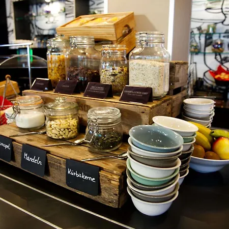 מלון Ibis Messe 3*