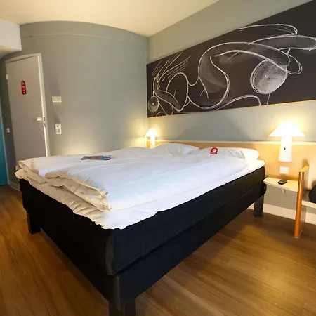 מלון Ibis Messe 3*